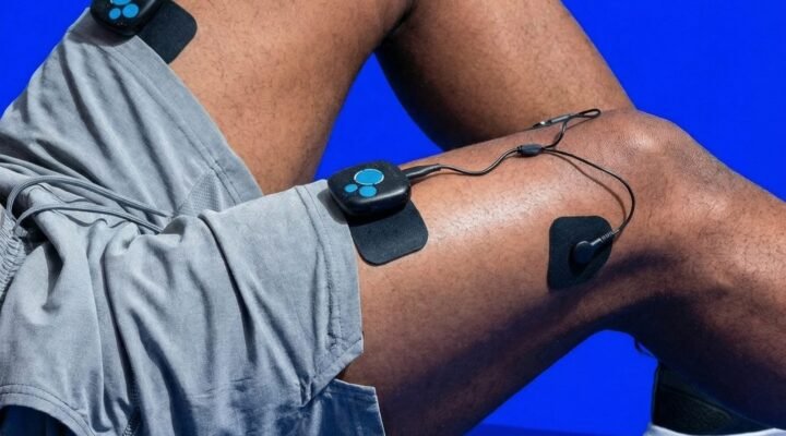 Électrostimulation musculaire thérapeutique sur jambes, méthode récupération sportive