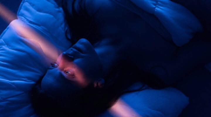 Sportif en récupération nocturne, sommeil profond et adaptation physique pendant le repos